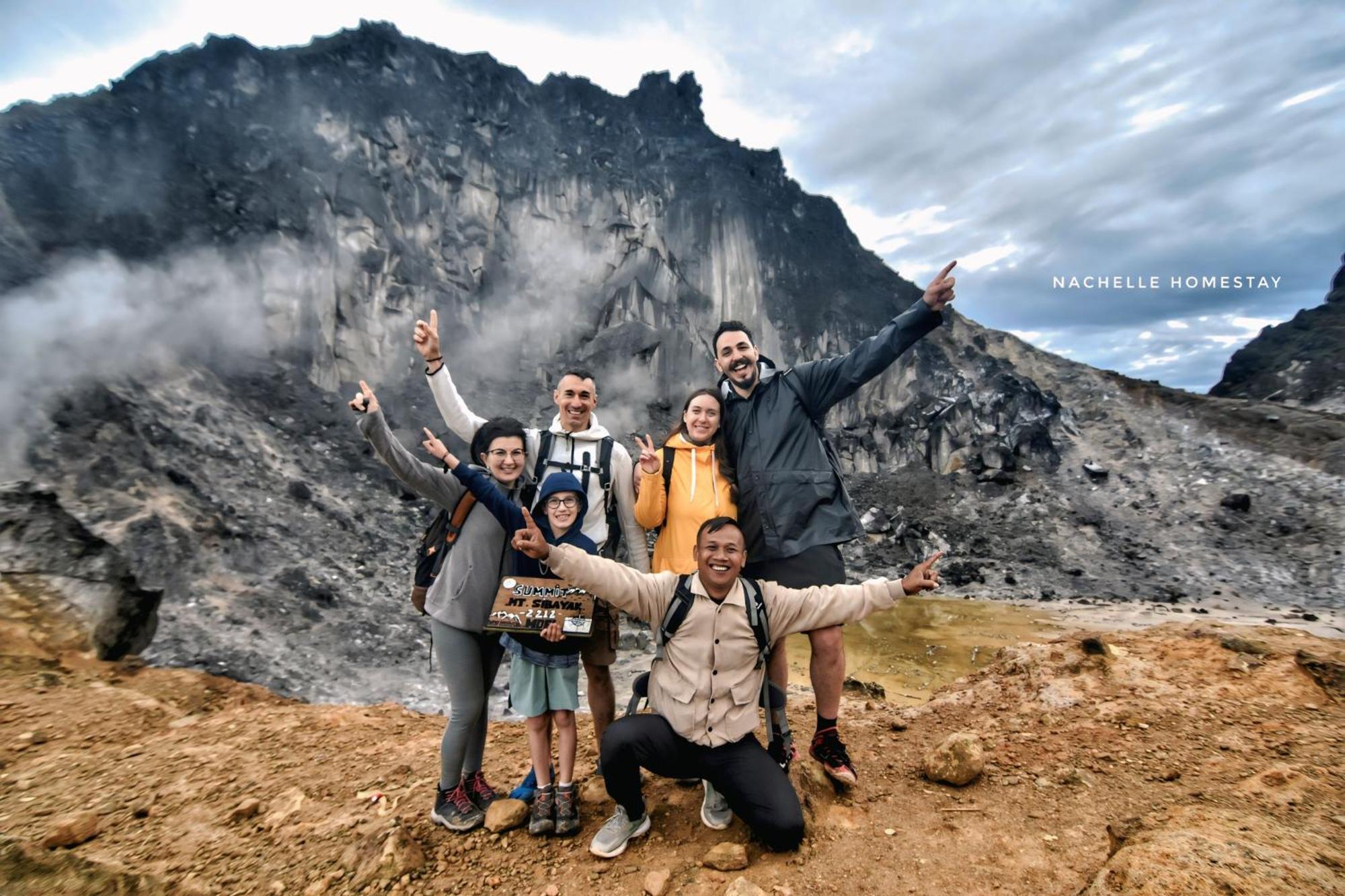 Nachelle Homestay Берастаги Экстерьер фото